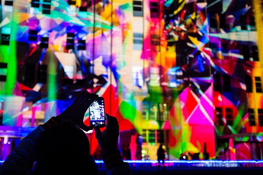 Con Nguoi Khong Ngung Chay Theo Nhu Cau De Thoa Man Minh