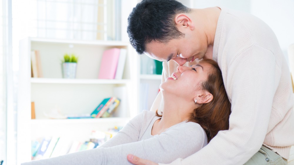 Dang Sau Nguoi Dan Ong Thanh Dat Luon Co Bong Lung Nguoi Phu Nu