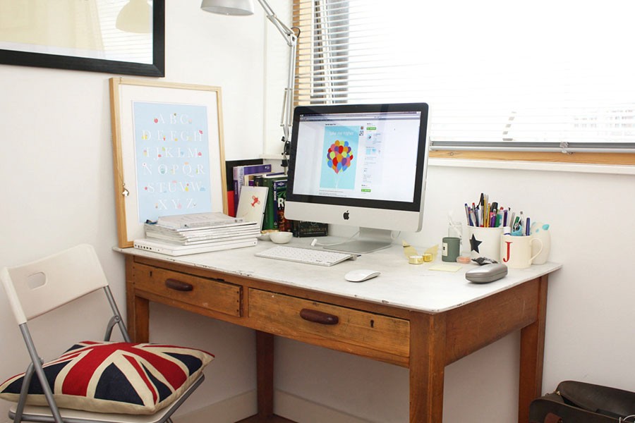 Giu Ban Lam Viec Ngan Nap