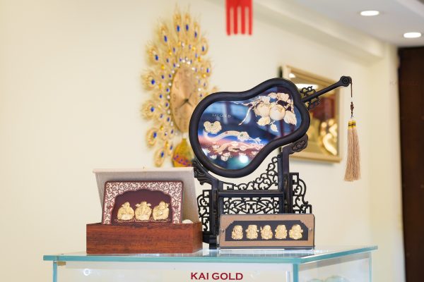 tặng quà tân gia ý nghĩa cho gia chủ